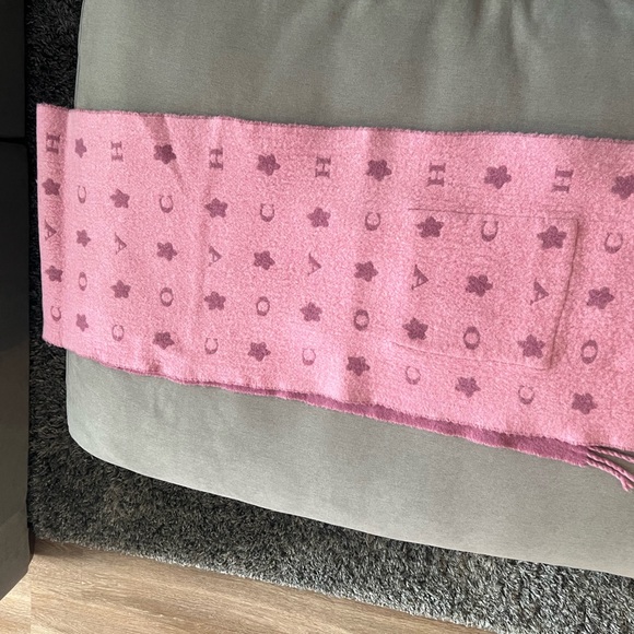 Coach wool scarf with pockets - Picture 2 of 2